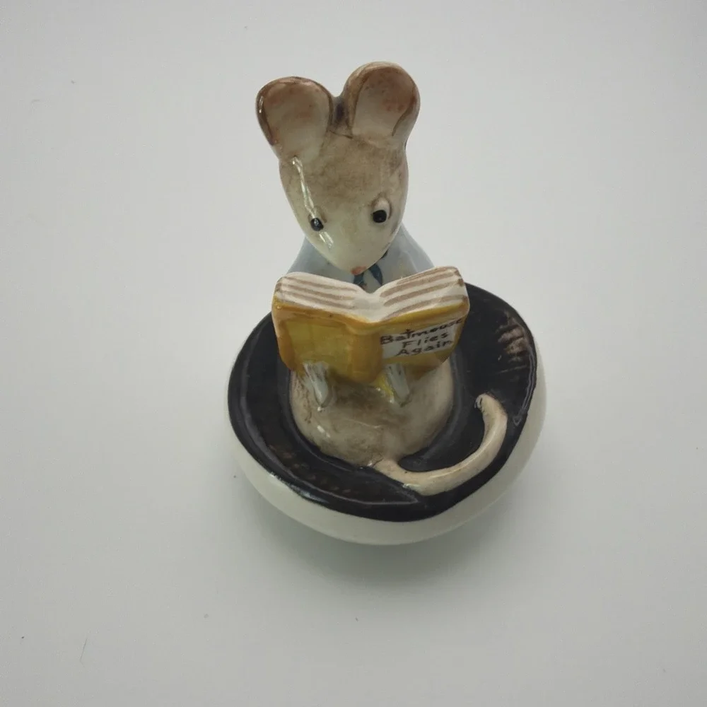 Kitty MacBride Beswick Figurine: A Good Read #2529 Mouse Reading Vintage
